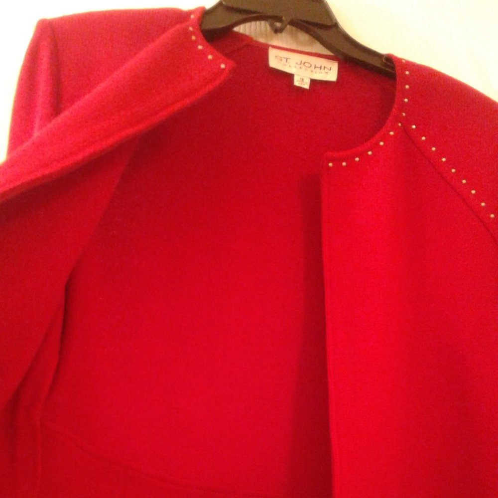 Heart Red hot with gold tone beading St. John Knit Size 12 USA made